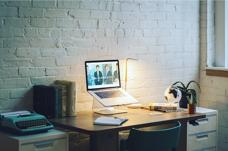 【Webサイト制作実積】

KKサポートオフィス様よりご依頼いただき無事納品することができました！

誠実なブルーと余白たっぷりのホワイトベースで見やすさを意識…